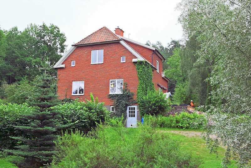 Galeriebild Ehemaliges Lehrerhaus der schwedischen Dorfschule Kinda Drabo