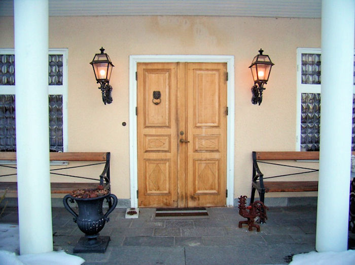 Stilvoller Eingang – wie in alten Zeiten Galeriebild Kleines Herrenhaus Skärvhult