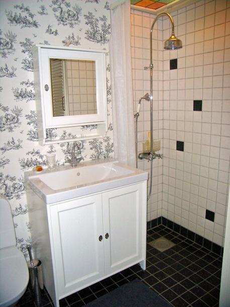 Renovierter WC + Duschraum, EG Galeriebild Kleines Herrenhaus Skärvhult