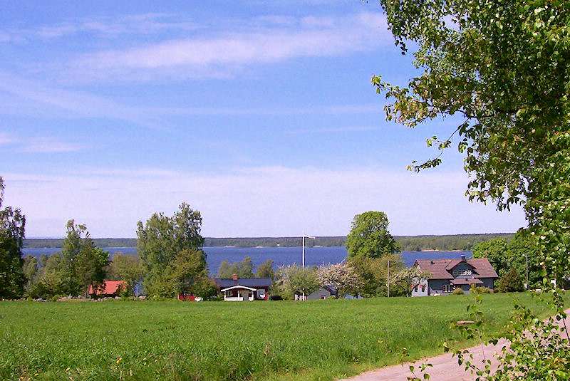 See Örlen, ein tolles Angel- u. Badegewässer. Es werden Sie und Ihre Familie sich absolut wohlfühlen....! Galeriebild Zwei wunderbare Ferienhäuser am See Örlen, Fiskestigen 8
