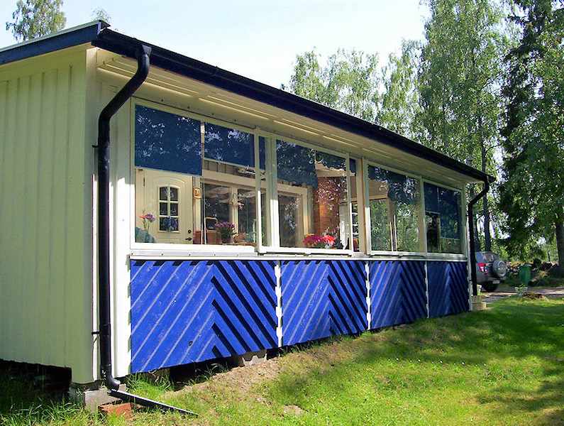 Haus 1 - Wintergarten mit Ganzjahresstandard. In diesem Raum kann man sich zu jeder Jahreszeit aufhalten Galeriebild Zwei wunderbare Ferienhäuser am See Örlen, Fiskestigen 8