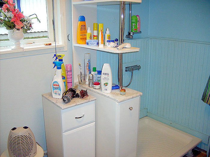 Haus 1 - WC + Duschraum Galeriebild Zwei wunderbare Ferienhäuser am See Örlen, Fiskestigen 8