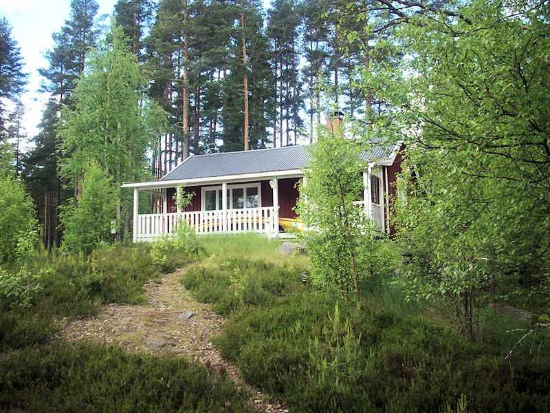 Und wenige Meter vom Wasser entfernt, erwartet Sie dieses nette Ferienhäuschen in tiefer Wildnis. Galeriebild Lövneset 84