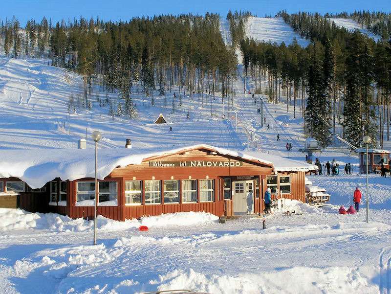 Es geht weiter. Jetzt wollen wir uns das Hauptgebäude einmal innen ansehen.... Galeriebild Spektakuläre Wintersportanlage "Nalovardo" in Lappland / Bereich Sorsele, zu verkaufen!