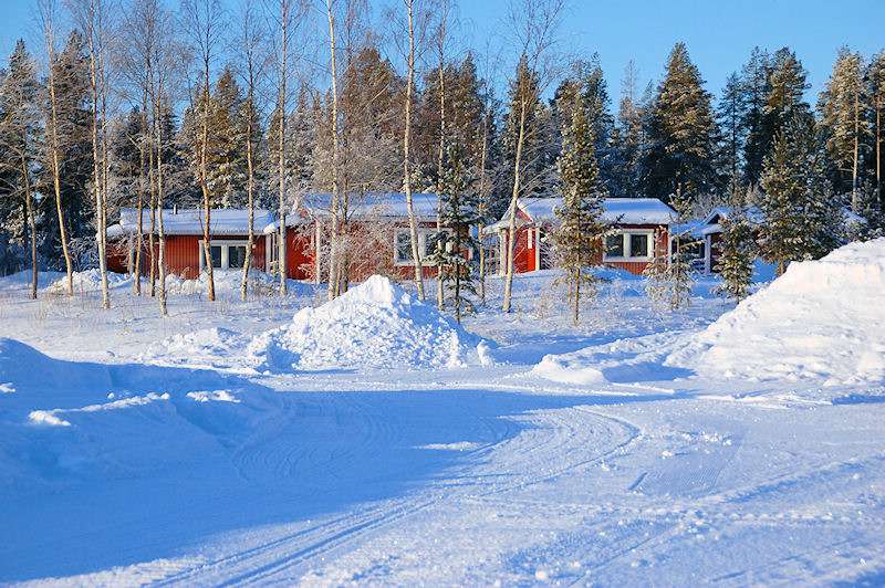 Hüttenzauber. Jeden sein Häuschen..... Galeriebild Spektakuläre Wintersportanlage "Nalovardo" in Lappland / Bereich Sorsele, zu verkaufen!