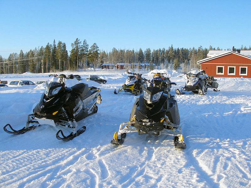 Das Transportmittel in Nordschweden, die Schneemobile Galeriebild Spektakuläre Wintersportanlage "Nalovardo" in Lappland / Bereich Sorsele, zu verkaufen!
