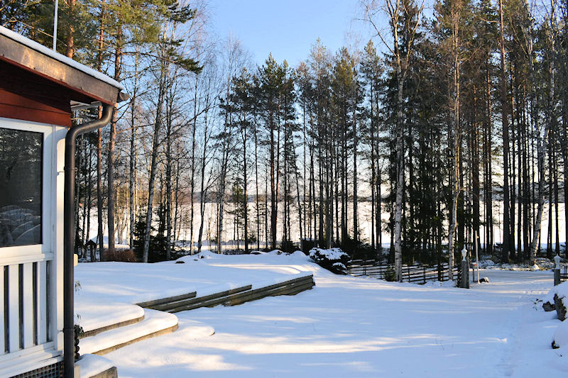 Prickelndes Vergnügen. So sollten Sie Ihre wertvolle Freizeit genießen - mit dem See Bredreven vor der Haustür Galeriebild Ängkärret. Värmland. 2 beeindruckende Schwedenhäuser in einer wunderbaren Lage am See Bredreven zu verkaufen