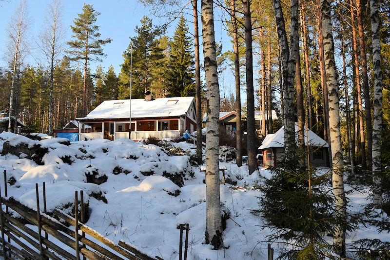 Kommen Sie - und erfahren Sie mehr über diesen Landhaustraum in Värmland. Seeblick ist hier selbstverständlich Galeriebild Ängkärret. Värmland. 2 beeindruckende Schwedenhäuser in einer wunderbaren Lage am See Bredreven zu verkaufen