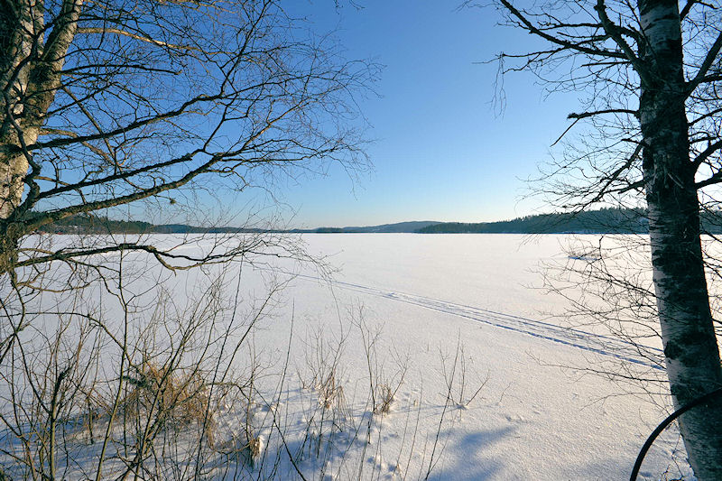 Liebe auf den ersten Blick.....! Diese vielfältige Wasserlandschaft begeistert zu jeder Jahreszeit - Zugang direkt vom Haus aus Galeriebild Ängkärret. Värmland. 2 beeindruckende Schwedenhäuser in einer wunderbaren Lage am See Bredreven zu verkaufen