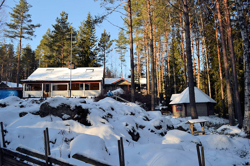 Gesamtüberblick.... Galeriebild Ängkärret. Värmland. 2 beeindruckende Schwedenhäuser in einer wunderbaren Lage am See Bredreven zu verkaufen