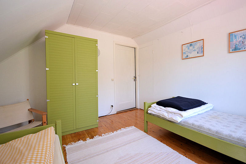 OG. Schlafzimmer 2.... Galeriebild Sie wollen sich einen Smålandtraum verwirklichen mit Haus und Paradies? Bitte sehr, hier können Sie es!