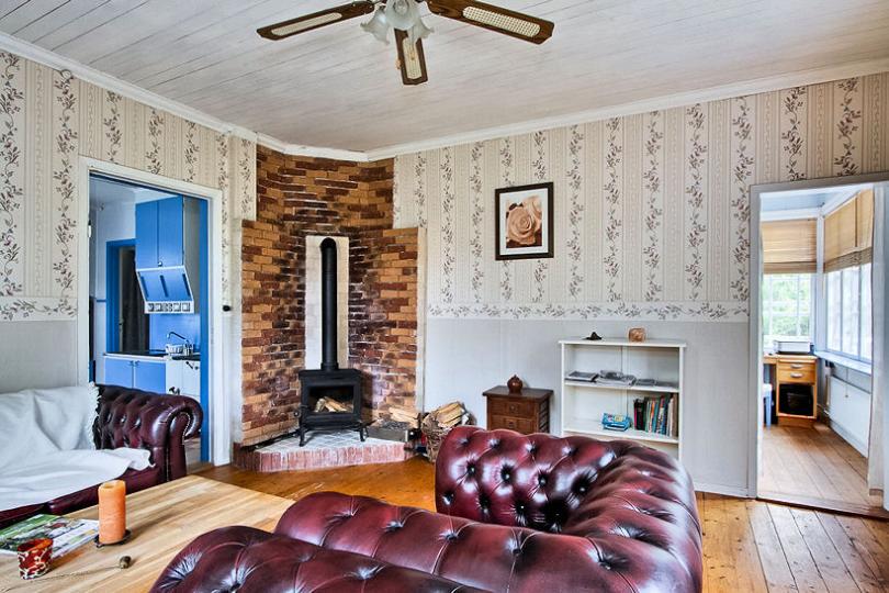 ....mit einem wunderbaren Kaminofen Galeriebild Villa Havrekärven. Klassisches Wohnhaus am Ortrand von Kopparberg auf großem Naturgrundstück. Schön!