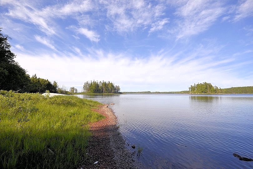 Nur 3 Gehminuten vom Immobilienangebot Villa Sperlingsholm.... Galeriebild Villa Erikslund - ein wunderbares Urlaubsparadies nahe See Kalvsjön in Västergötland. Zum Anbeißen!