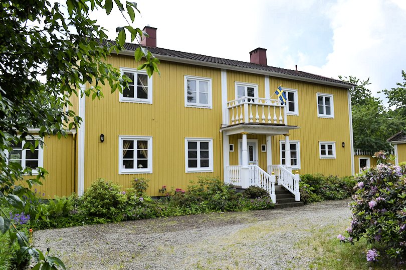 ....auf dem schönen kleinen Parkgrundstück des Anwesens. Kommen Sie, Sie werden staunen...! Galeriebild Lönashults Herrenhaus heißt Sie und Ihre Familie ganz herzlich willkommen. Ein magisches Immobilienangebot erwartet Sie!