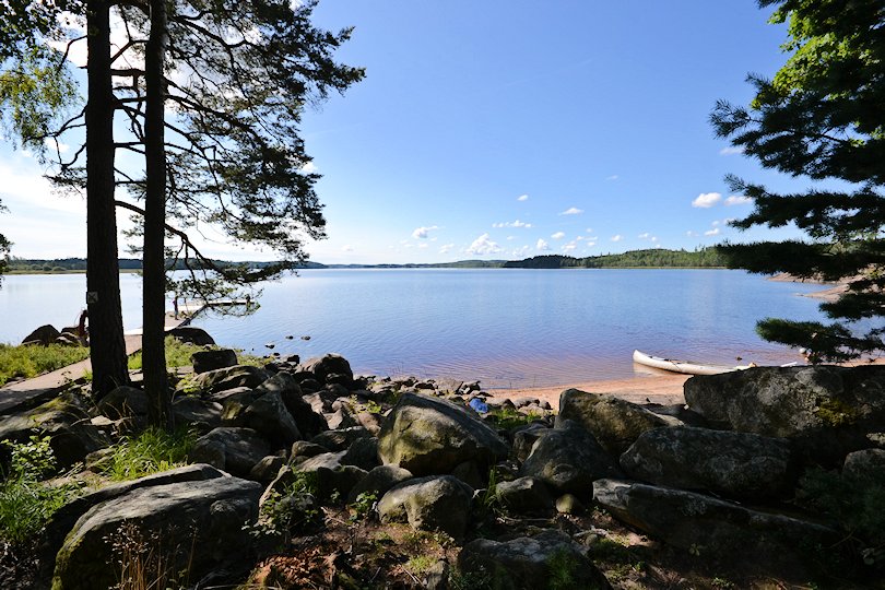 Nördliche Seespitze - Badeplatz .... Galeriebild Villa Erikslund - ein wunderbares Urlaubsparadies nahe See Kalvsjön in Västergötland. Zum Anbeißen!
