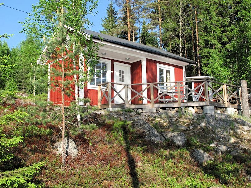 2 kleine Ferienhäuser direkt am Wasser auf einem eigenem Grundstück! Das hat doch was....! Galeriebild Högbo, Finnshyttan, so heißt das kleine schwedische Paradies am Ufer des mächtigen Sees Lersjön bei Filipstad in Värmland