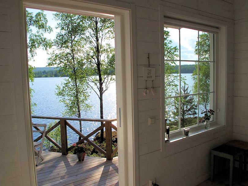 Dramatisch schöner Ausblick über den See. Eine Immobilienlage zum Dahinschmelzen.... Galeriebild Högbo, Finnshyttan, so heißt das kleine schwedische Paradies am Ufer des mächtigen Sees Lersjön bei Filipstad in Värmland