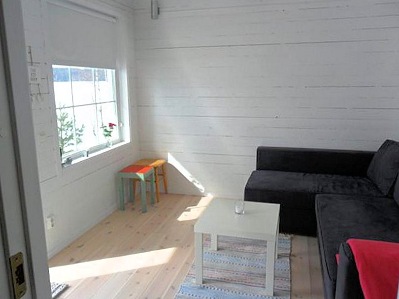 ....2 Zimmer stehen zur Verfügung: 1 Wohnzimmer mit direktem Wasserblick.... Galeriebild Högbo, Finnshyttan, so heißt das kleine schwedische Paradies am Ufer des mächtigen Sees Lersjön bei Filipstad in Värmland