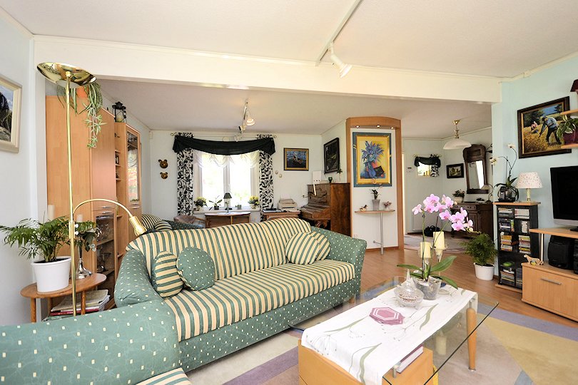 ....ins Wohnzimmer Galeriebild "Fiskarestugan"! So heißt dieses traumhafte Wassergrundstück in toller Waldalleinlage und Küstennähe, Bereich Västervik / Ostsee!