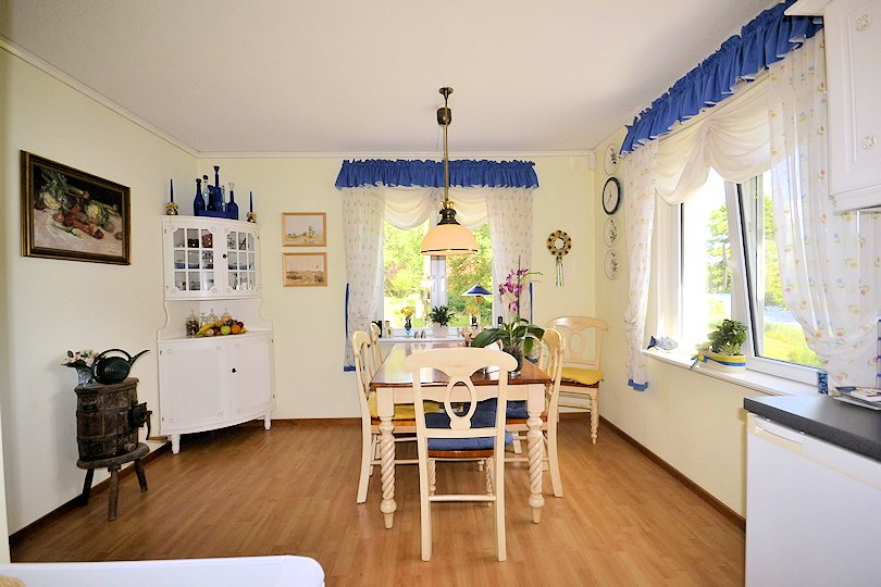 Es geht weiter in die Küche.... Galeriebild "Fiskarestugan"! So heißt dieses traumhafte Wassergrundstück in toller Waldalleinlage und Küstennähe, Bereich Västervik / Ostsee!