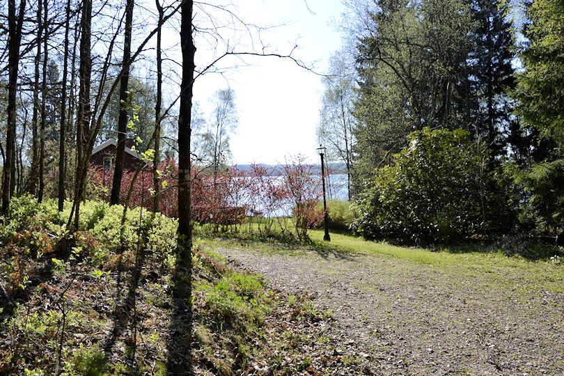 Immer wieder Neues entdecken! Zum Beispiel dieses eindrucksvolle Seeufergrundstück am fantastischen See Herrestadsjön.... Galeriebild Herrestadsjön - Schwedenvilla direkt am See mit eigenem kleinen Sandstrand und herrlichem Wasserblick!