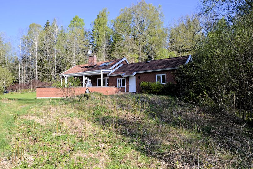 Höhere Lage der Immobilie, darum absolut Überschwemmungssicher Galeriebild Herrestadsjön - Schwedenvilla direkt am See mit eigenem kleinen Sandstrand und herrlichem Wasserblick!