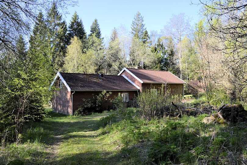 Rückseite Galeriebild Herrestadsjön - Schwedenvilla direkt am See mit eigenem kleinen Sandstrand und herrlichem Wasserblick!
