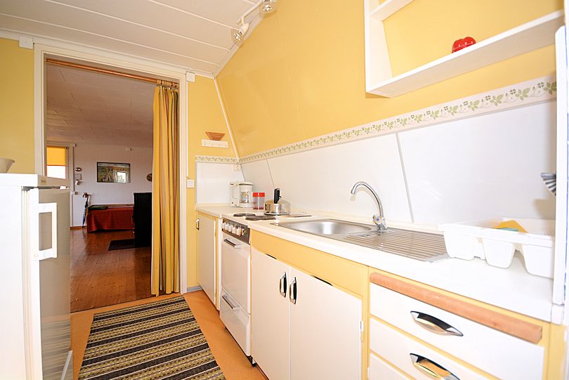 Die Küche schließt sich gleich der Wohnstube an.... Galeriebild Das Sonnenparadies "Äpplaryd" nahe See Övingen heißt Sie herzlich willkommen. So eine tolle Lage!