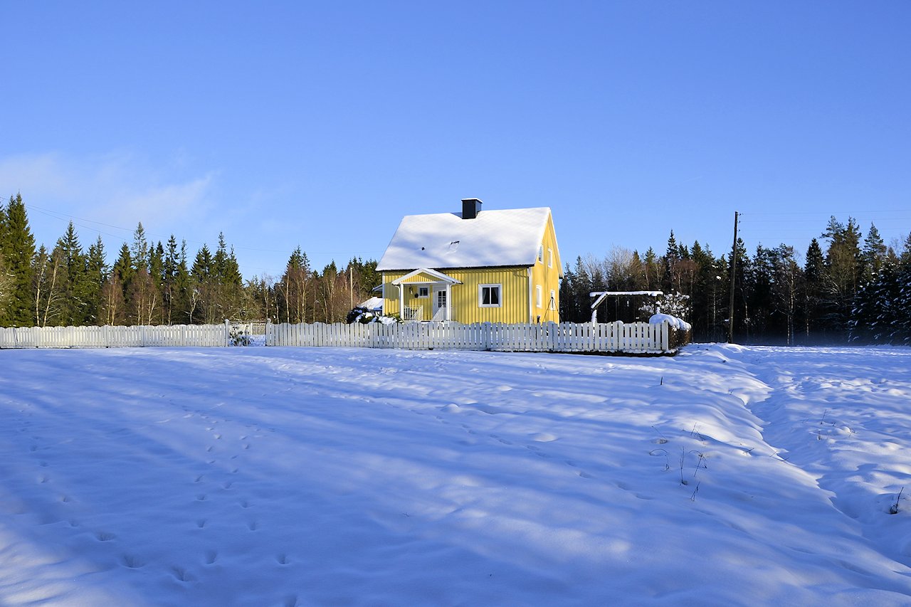Der Winter 2015 in Südschweden geizt nicht mit Reizen Galeriebild Vattumosse - großzügiges Wohnhaus in Sonnenscheinlage und traumhaft schöner Natureinbindung. Seenähe!