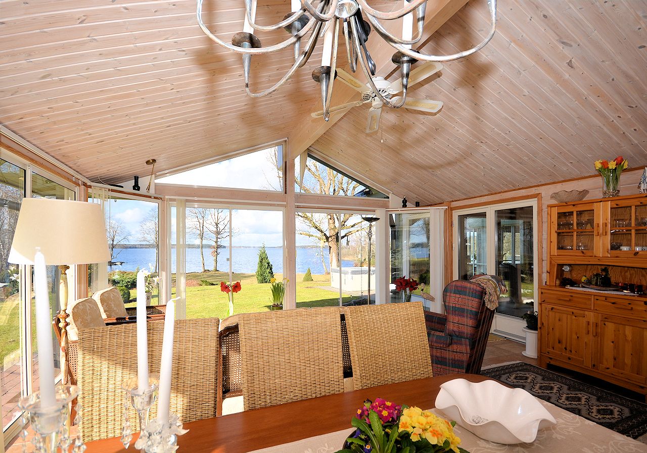 Galeriebild Hervorragende Schwedenvilla in erstklassiger Platzierung am See Flåren in Småland, Bereich Värnamo. Ein Riesenauftritt!