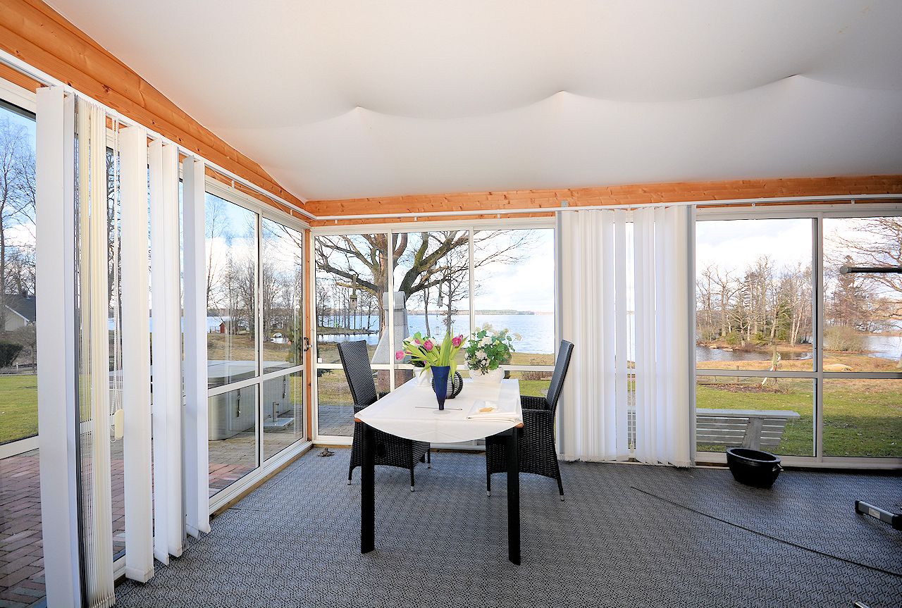 ....mit Zugang zum 2. Wintergarten Galeriebild Hervorragende Schwedenvilla in erstklassiger Platzierung am See Flåren in Småland, Bereich Värnamo. Ein Riesenauftritt!