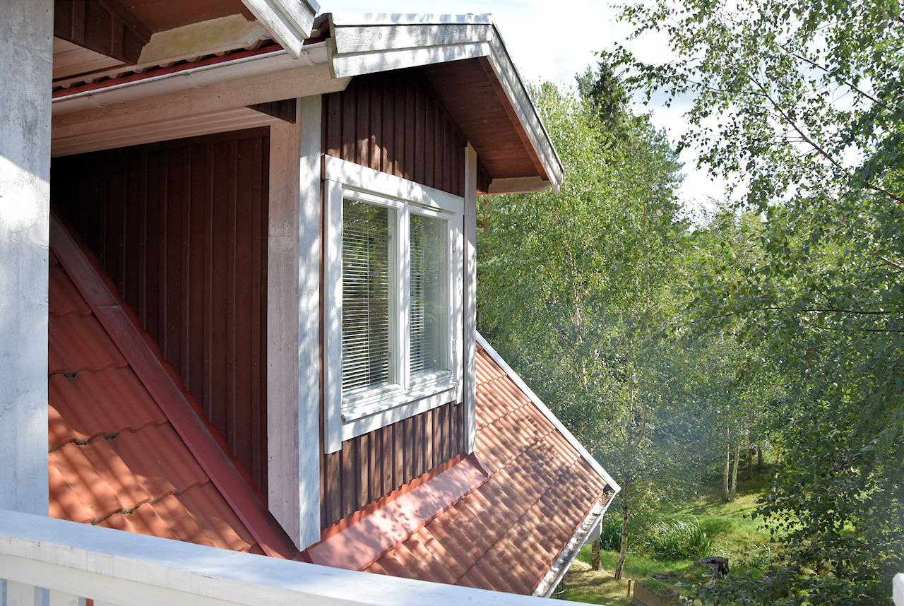 Mehrere Dachgauben erhellen den 1. Stock Galeriebild Paukenschlag am beeindruckendenn Schärengarten von St. Anna / Söderköping / Ostseeküstenlage, südlich von Stockholm