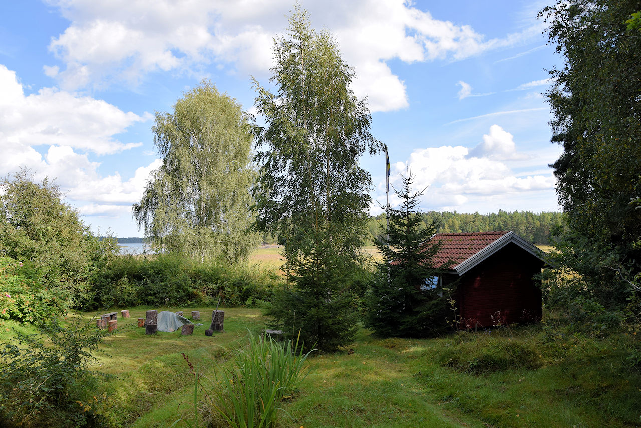 Rechts im Grundstück versteckt.... Galeriebild Paukenschlag am beeindruckendenn Schärengarten von St. Anna / Söderköping / Ostseeküstenlage, südlich von Stockholm