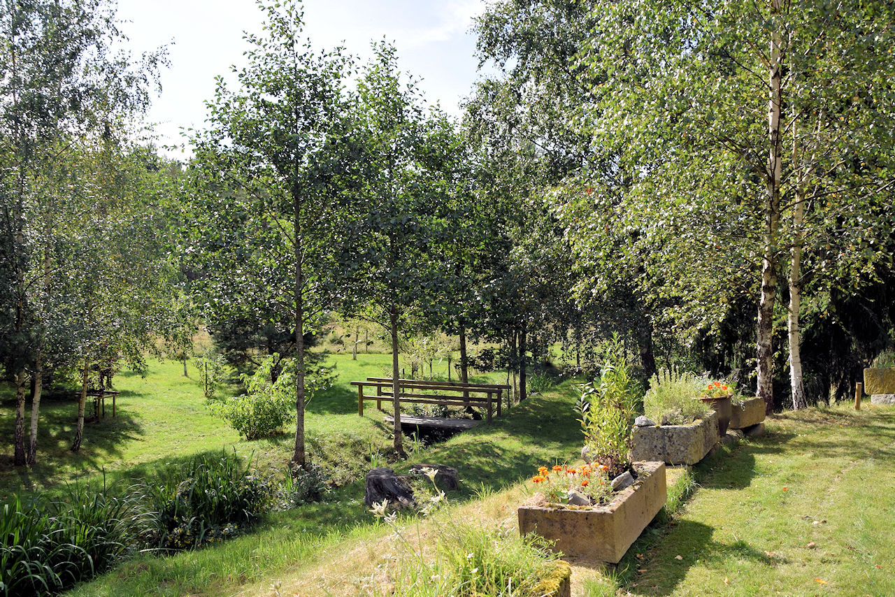 Das Gleichgewicht wiederfinden. Jetzt ist Herbstzeit, die schönste Jahreszeit in Schweden - und die Blätter werden bunt Galeriebild Paukenschlag am beeindruckendenn Schärengarten von St. Anna / Söderköping / Ostseeküstenlage, südlich von Stockholm