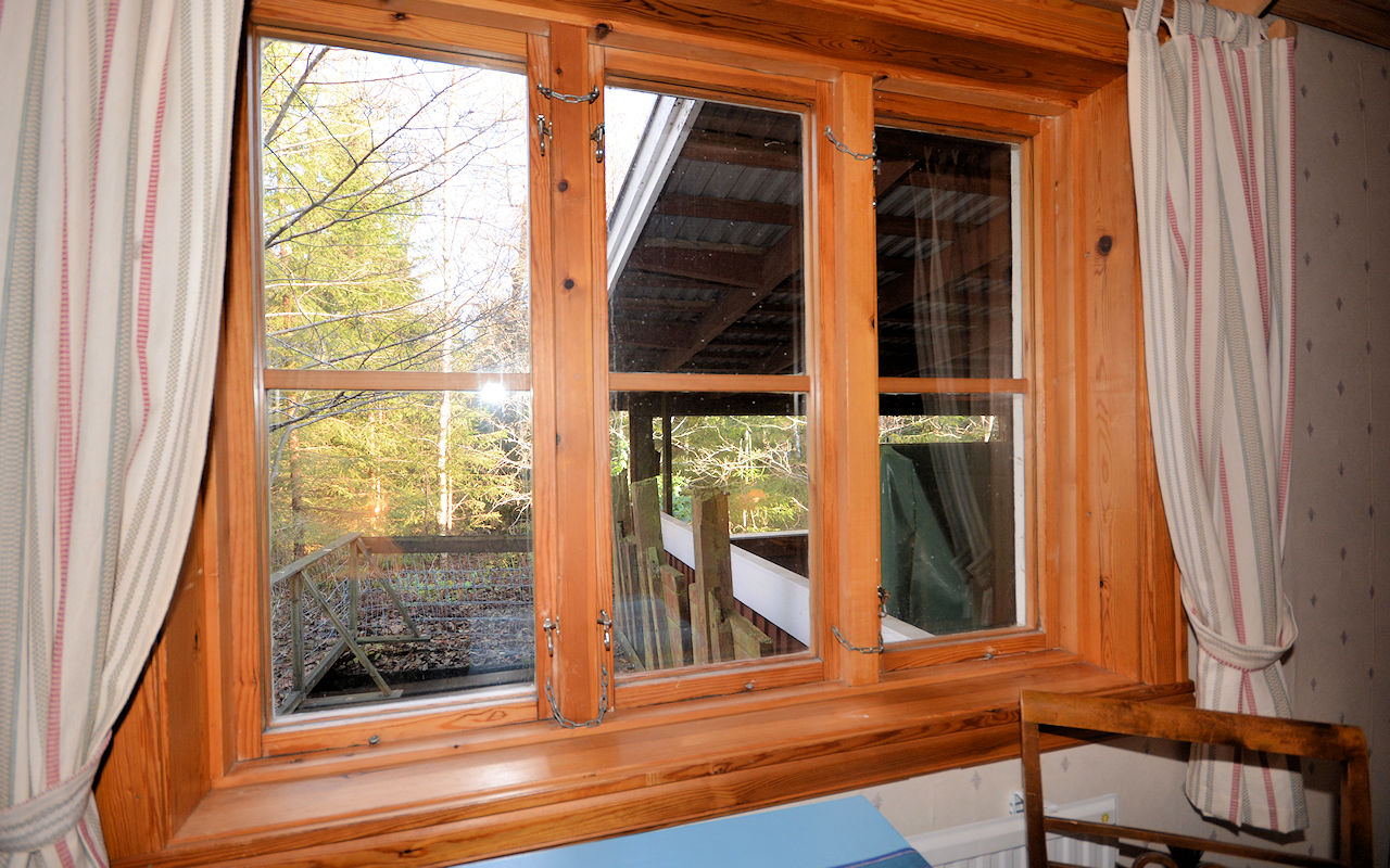 ....mit Fenster zum Mühlbach Galeriebild Timmershult - Ehemaliges Wassermühlengebäude in zauberhafter Waldlage mit einem 16636 m² Naturgrundstück. Ein Traum!