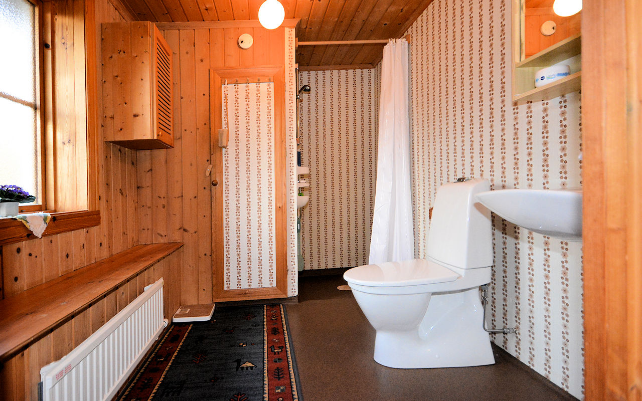 WC + Duschraum / EG Galeriebild Timmershult - Ehemaliges Wassermühlengebäude in zauberhafter Waldlage mit einem 16636 m² Naturgrundstück. Ein Traum!