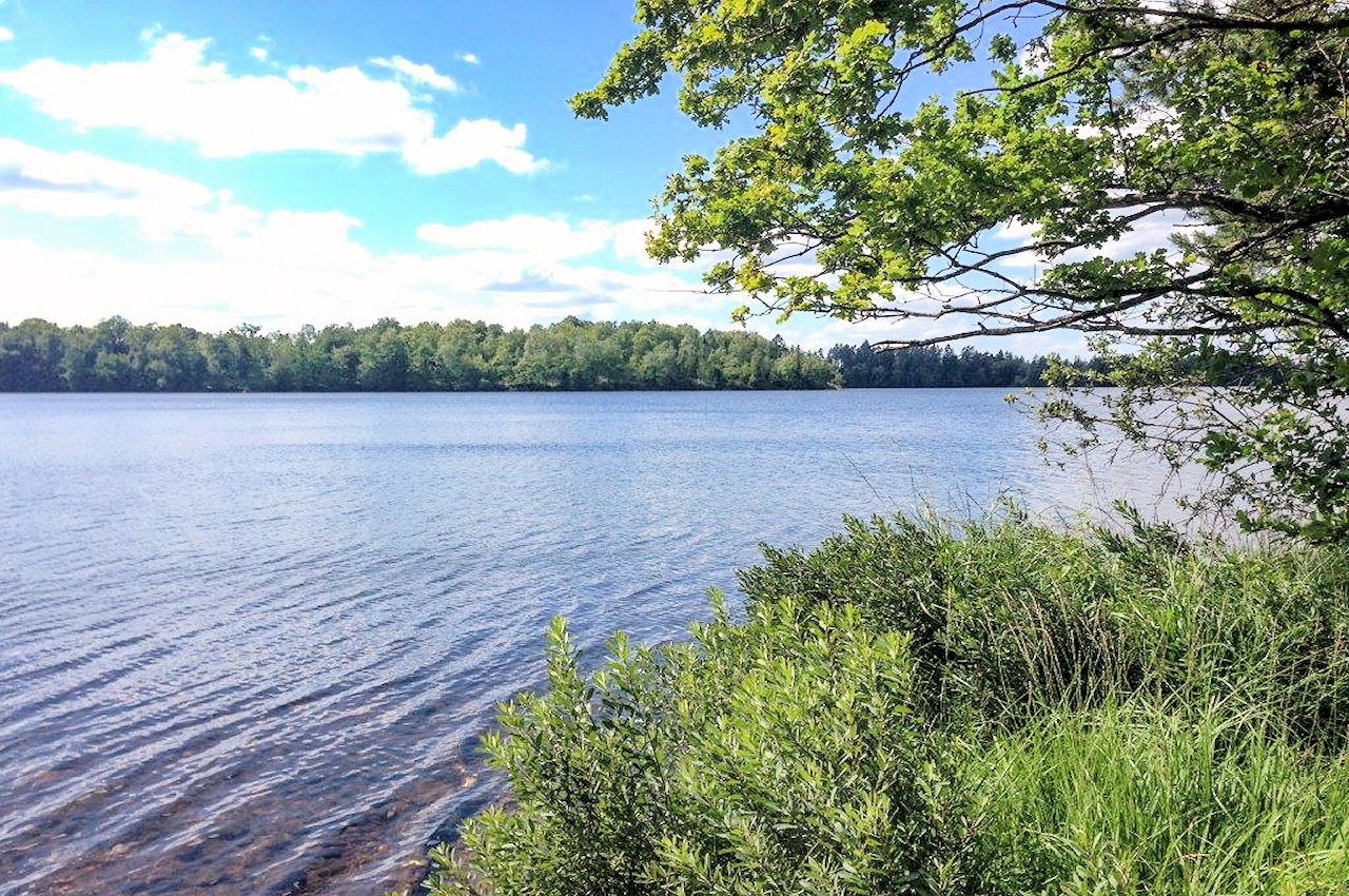 ....und mit Ihnen und Ihrem zauberhaften Neubauhaus mittendrin. So soll es sein. Willkommen in Kronobergs län am See Helgasjön Galeriebild Halbinsel "Skälsnäs" - Hervorragendes Neubauprojekt am fantastischen See HELGASJÖN in Småland / Südschweden