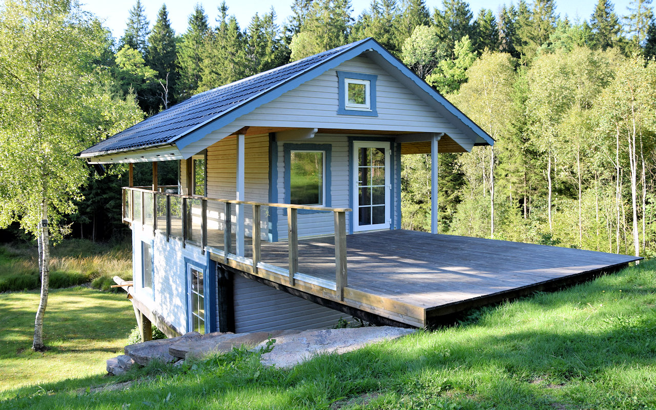 Hier warten die schönsten schwedischen Pausen auf Sie.... Galeriebild Wohnhaus nahe Fluss Ätran in der halländischen Schweiz / Südschweden