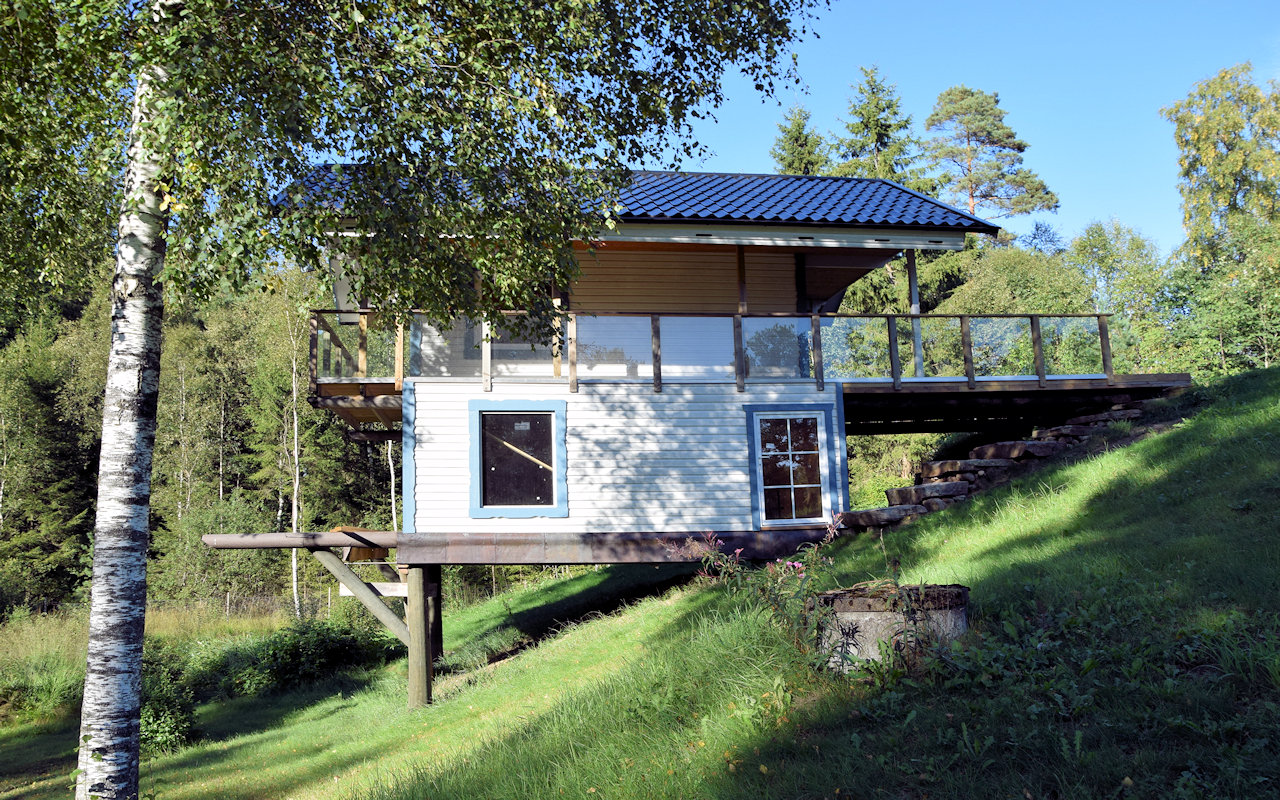 Das Saunahaus bietet auch eine zusätzliche Ruhezone im Untergeschoss Galeriebild Wohnhaus nahe Fluss Ätran in der halländischen Schweiz / Südschweden