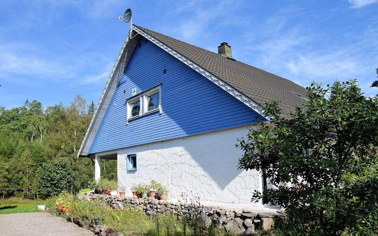Grundsolides Bauwerk von einem österreichischen Baumeister errichtet Galeriebild Wohnhaus nahe Fluss Ätran in der halländischen Schweiz / Südschweden