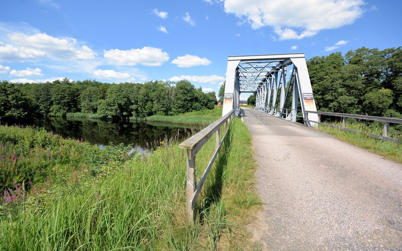 In der Nähe der Immobilie diese historische Eisenbahnbrücke über den großen südschwedischen Fluss ÄTRAN.... Galeriebild Wohnhaus nahe Fluss Ätran in der halländischen Schweiz / Südschweden