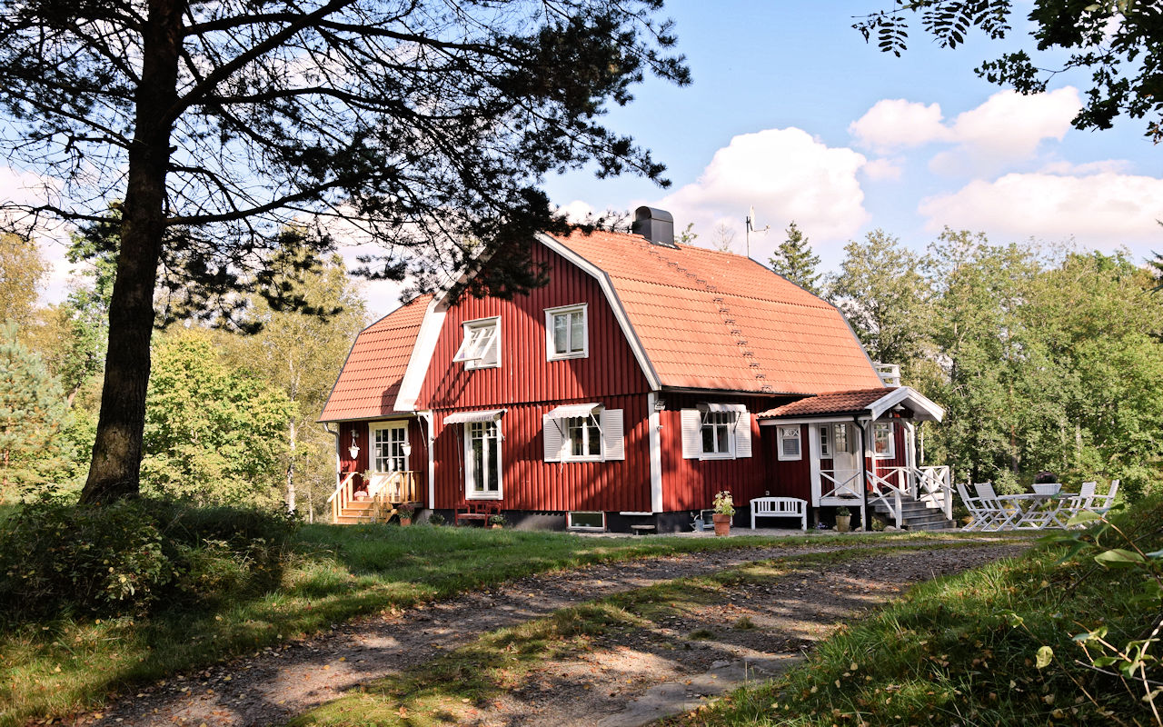 Schweden - Ihr Wendepunkt! Kommen Sie, wir wollen Sie in unsere Welt mitnehmen und Ihnen diese besondere Landvilla zeigen.... Galeriebild Glückstag für Auswandererfamilien! In der geschätzten Westküstenprovinz Halland wartet das Traumanwesen "Ulvvad" auf Sie!