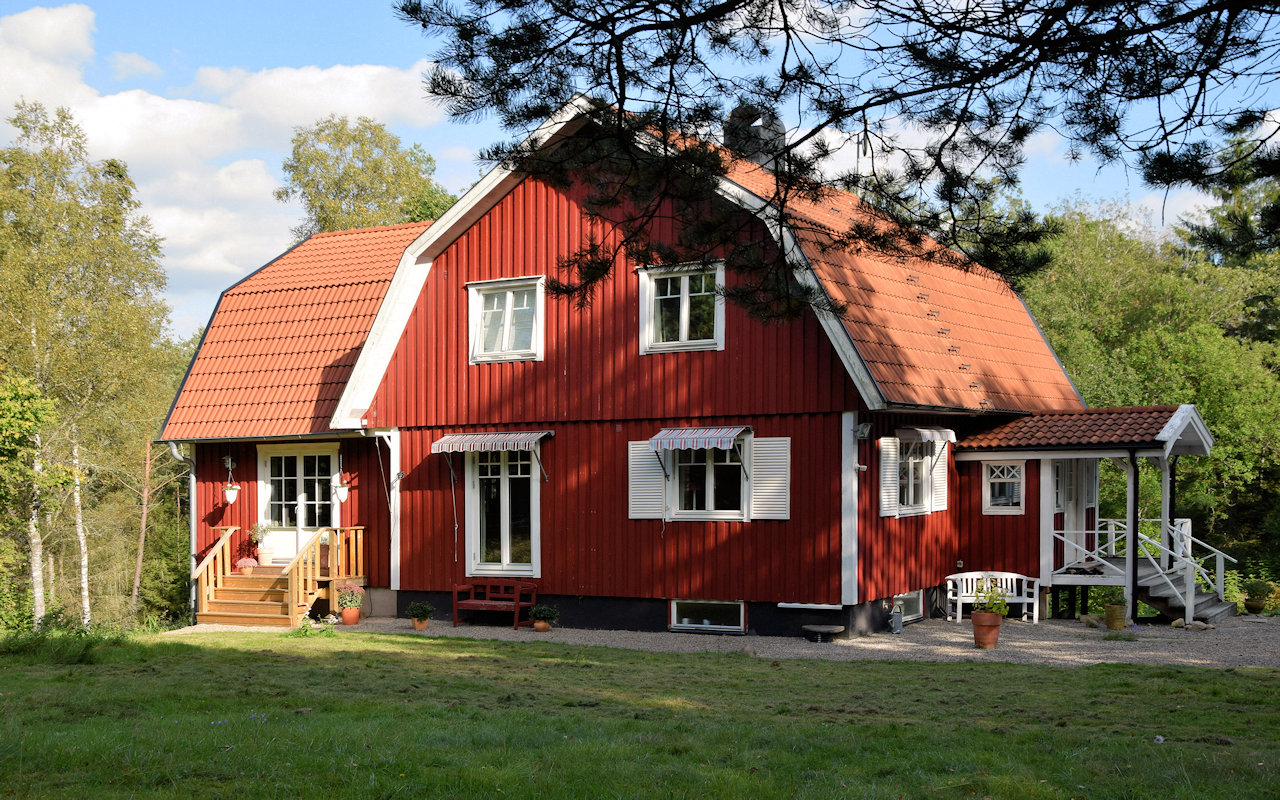 Galavorstellung eines schwedischen Traumhauses. Hier werden Sie als Auswanderer Ihr neues Leben genießen.... Galeriebild Glückstag für Auswandererfamilien! In der geschätzten Westküstenprovinz Halland wartet das Traumanwesen "Ulvvad" auf Sie!