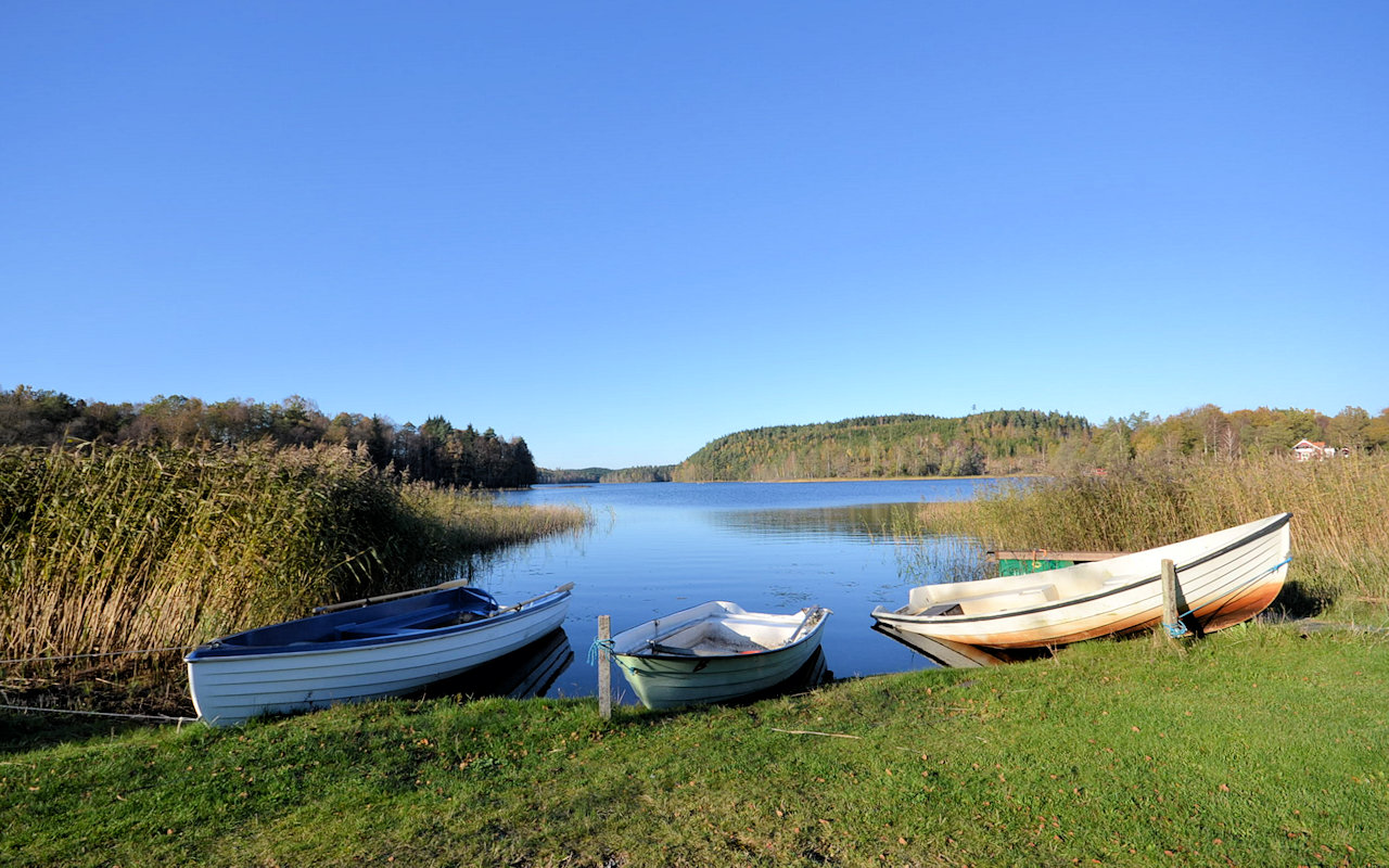 Der Dorfsee "Barken" mit seinen vielen Buchten und "geheimnisvollen" Plätzen Galeriebild Glückstag für Auswandererfamilien! In der geschätzten Westküstenprovinz Halland wartet das Traumanwesen "Ulvvad" auf Sie!