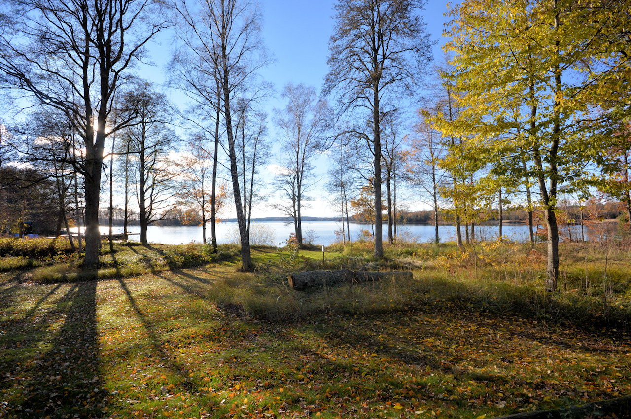 Hier problemloser Zutritt zum See Bolmen.... Galeriebild Weiler Hult - nahe Unnaryd / Halland. Wir sollten nie aufhören nach dem weltlichen Paradies zu greifen. Hier ist es...!