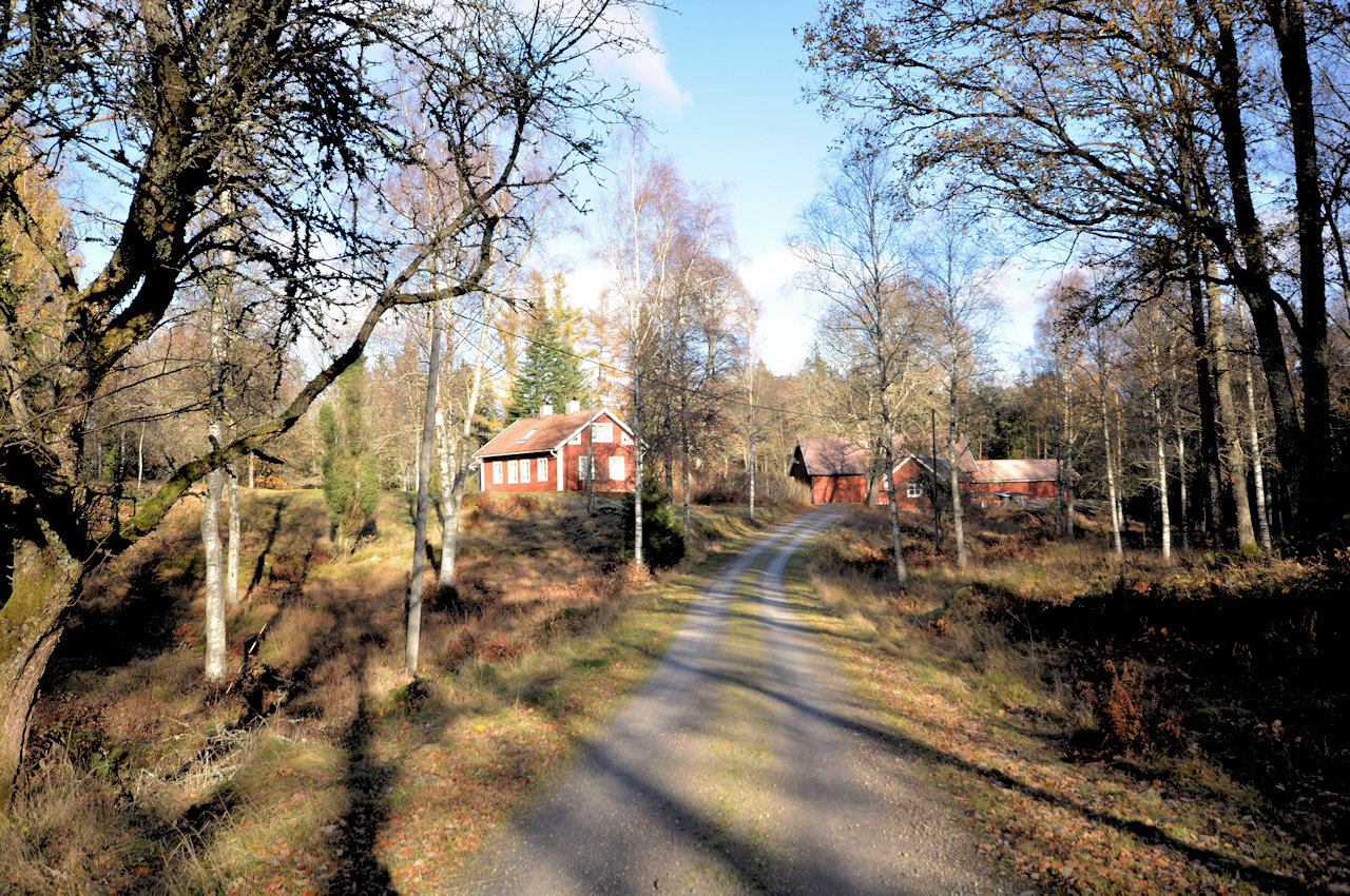 ....und Bilder aus der Umgebung dieses historischen Platzes. Geschichte lebt! Galeriebild Weiler Hult - nahe Unnaryd / Halland. Wir sollten nie aufhören nach dem weltlichen Paradies zu greifen. Hier ist es...!