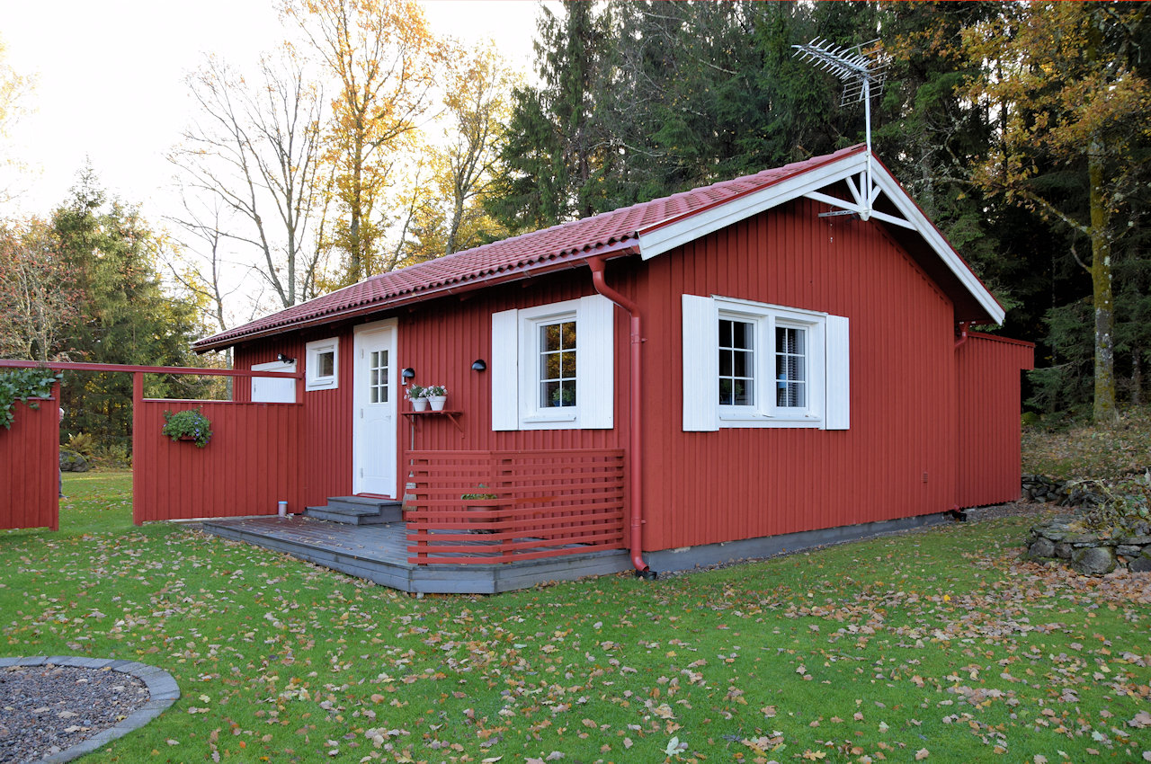 ....ebenso wertvoll in der Bausubstanz, wie das Haupthaus Galeriebild Weiler Hult - nahe Unnaryd / Halland. Wir sollten nie aufhören nach dem weltlichen Paradies zu greifen. Hier ist es...!