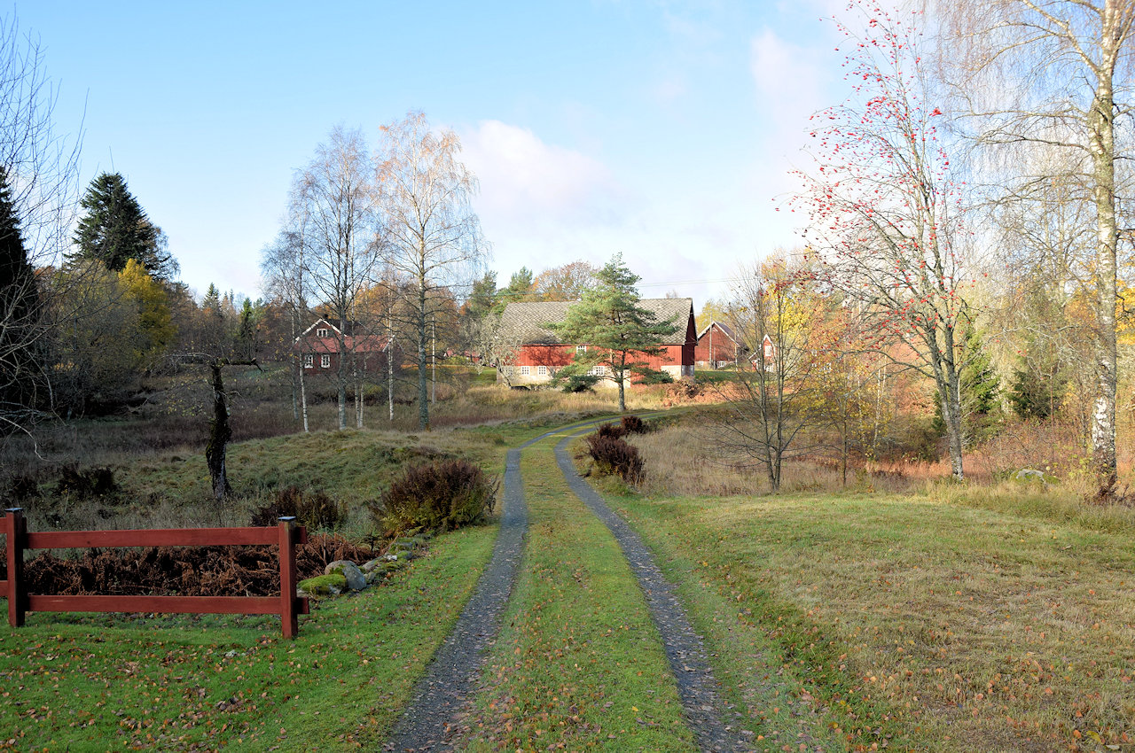 Anfahrtsweg zum Ferienhaus.... Galeriebild Weiler Hult - nahe Unnaryd / Halland. Wir sollten nie aufhören nach dem weltlichen Paradies zu greifen. Hier ist es...!