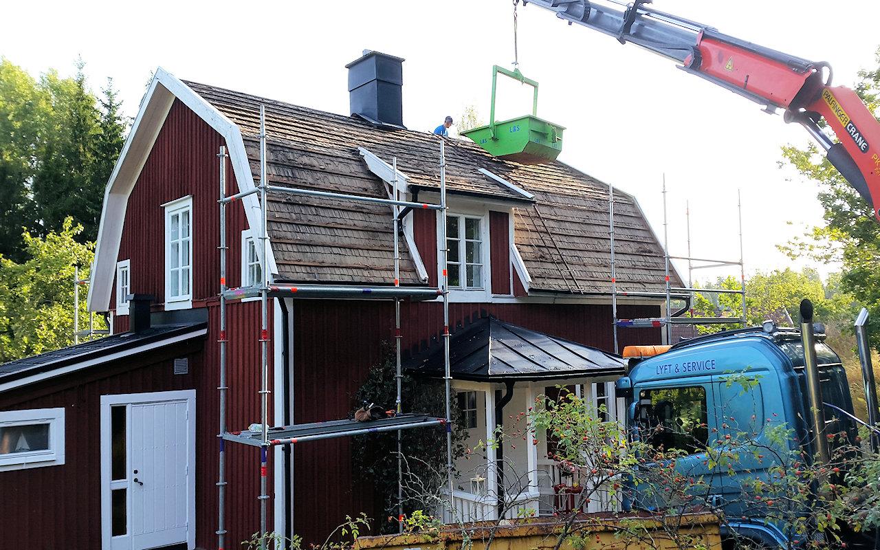 ....gesagt, getan! Es geht los....die Schweden packen an.... Galeriebild Klassische Schwedenvilla in Ostseelage, umgeben von einer herrlichen Felsenlandschaft nahe am Wasser!