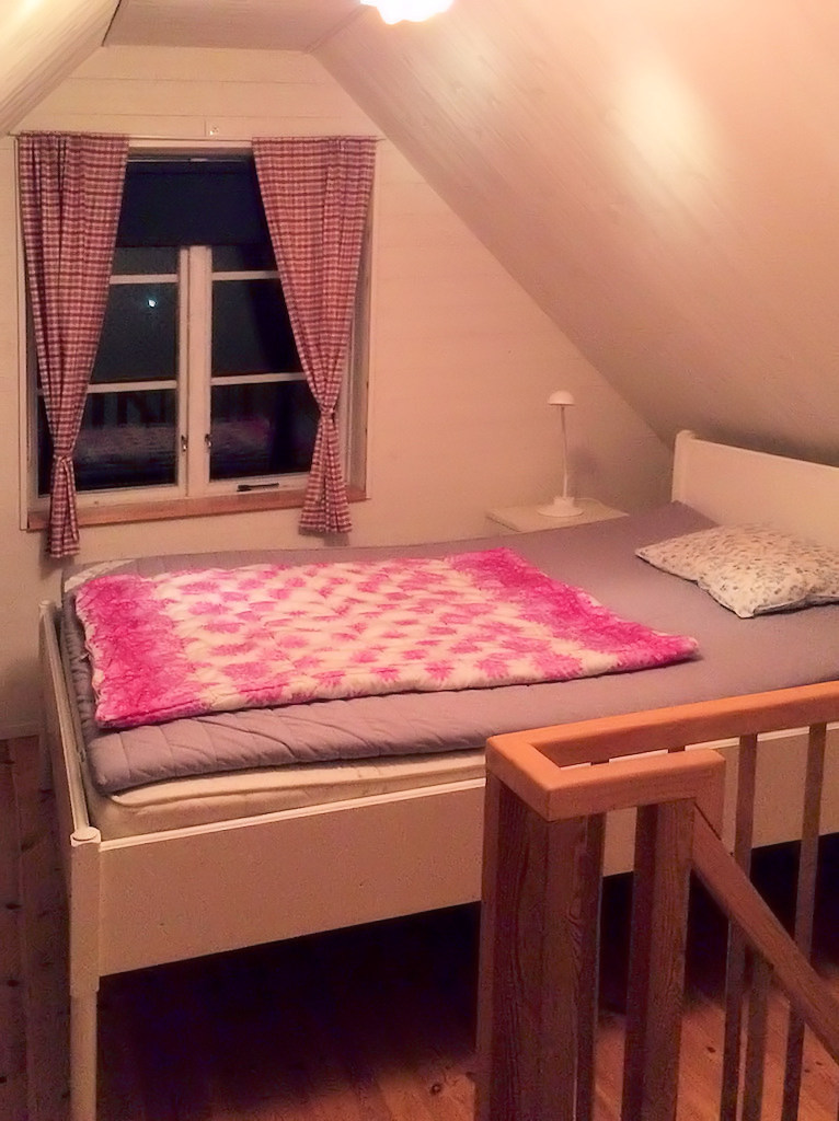 Schlafzimmer 2 Galeriebild Rinkaby - Ferienhaus in Tävelsås, ca. 50 m vom See Rinkabysjön. Und nur 10 km bis Växjö in Småland!